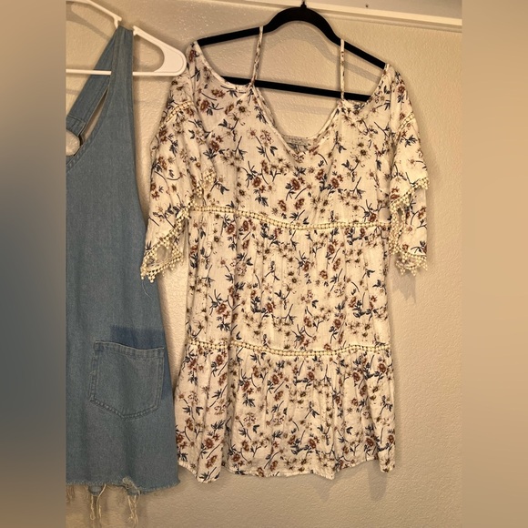 Set of 4 dresses for $20 Size Small - Picture 5 of 10
